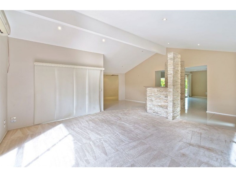 2 Belgrave Place, Helensvale QLD 4212