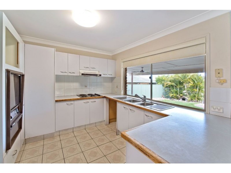 2 Belgrave Place, Helensvale QLD 4212