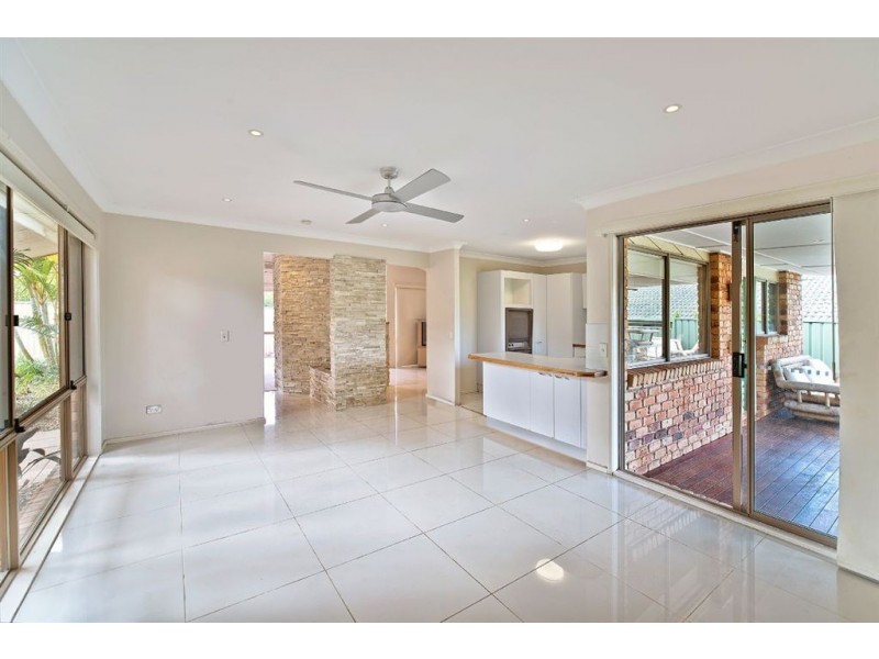 2 Belgrave Place, Helensvale QLD 4212