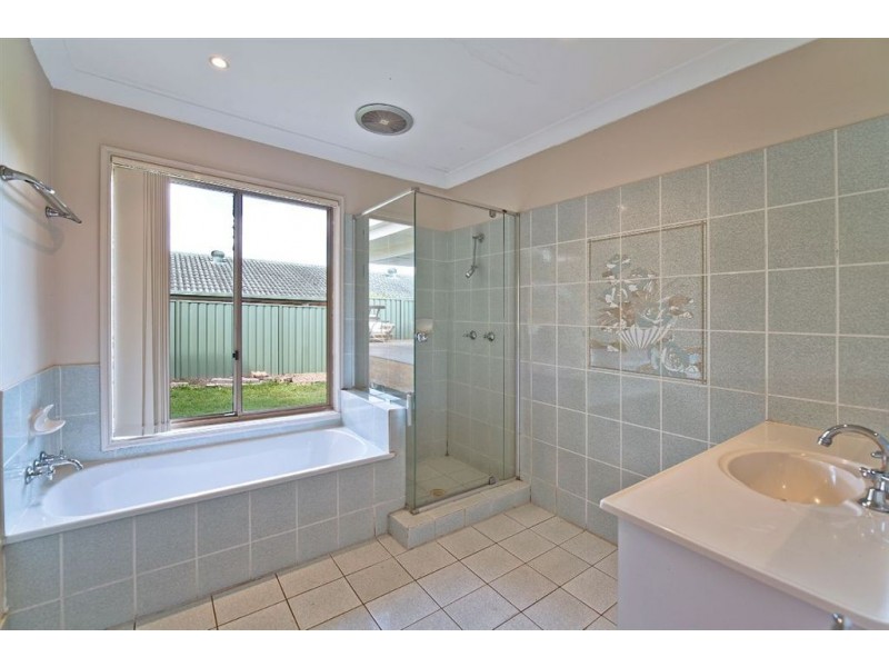 2 Belgrave Place, Helensvale QLD 4212