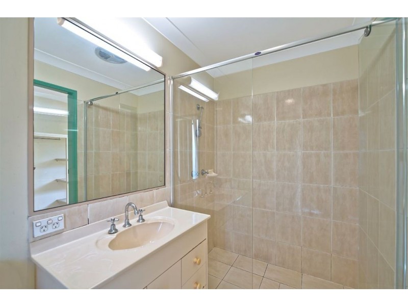 2 Belgrave Place, Helensvale QLD 4212