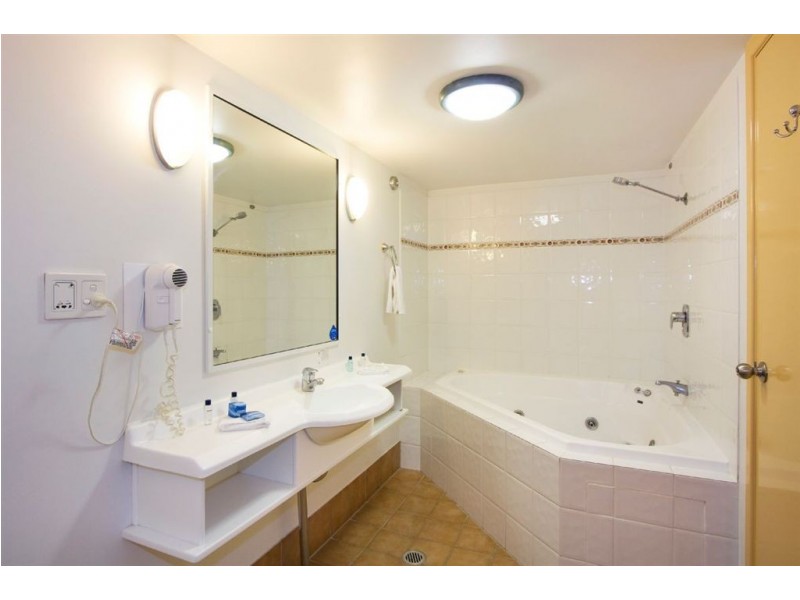 140 Ferny Avenue, Surfers Paradise QLD 4217