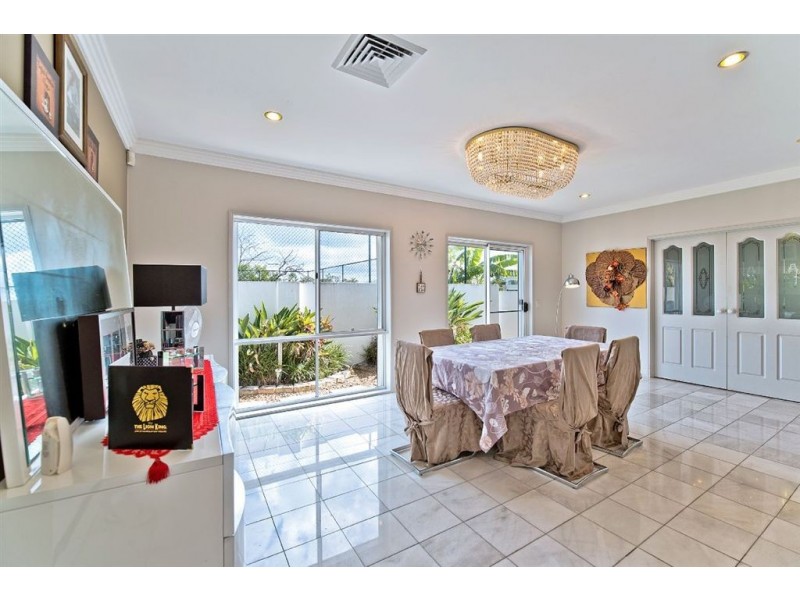 18 Tortuga Place, Clear Island Waters QLD 4226