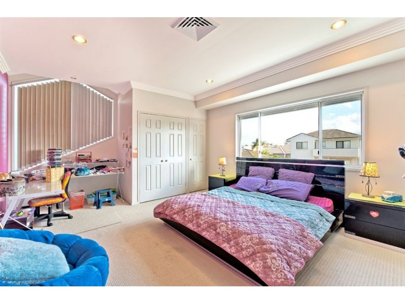 18 Tortuga Place, Clear Island Waters QLD 4226