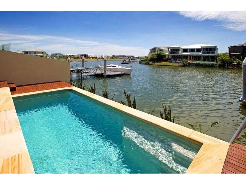 2/41 Compass Drive, Biggera Waters QLD 4216