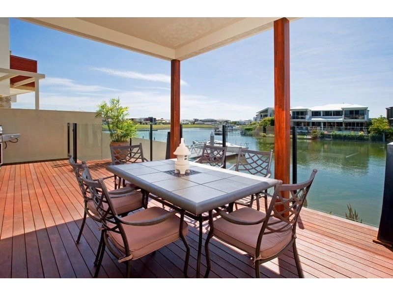 2/41 Compass Drive, Biggera Waters QLD 4216