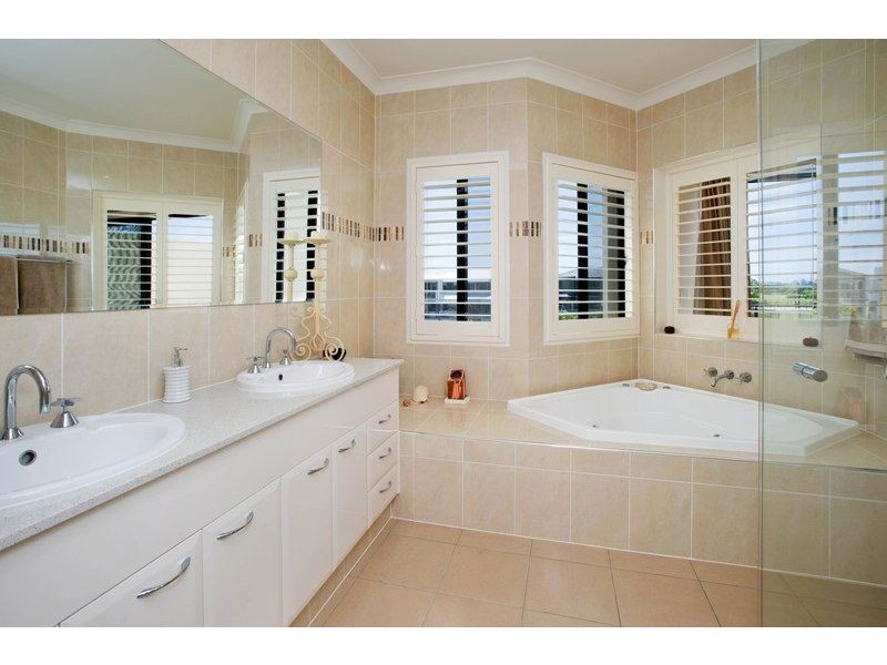 2/41 Compass Drive, Biggera Waters QLD 4216