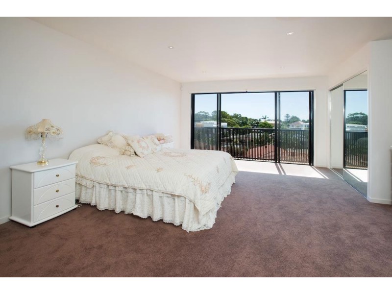 2/23 Abalone Avenue, Paradise Point QLD 4216