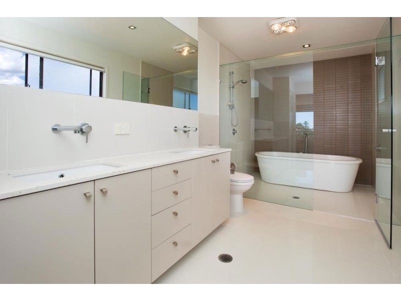 2/23 Abalone Avenue, Paradise Point QLD 4216