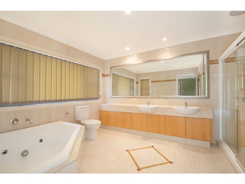 8390 Magnolia Drive East, Hope Island QLD 4212