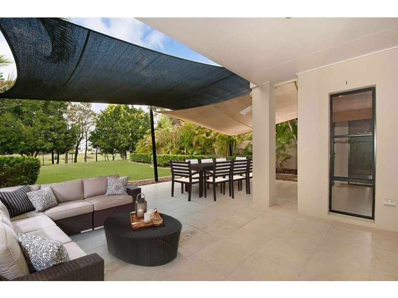 8390 Magnolia Drive East, Hope Island QLD 4212