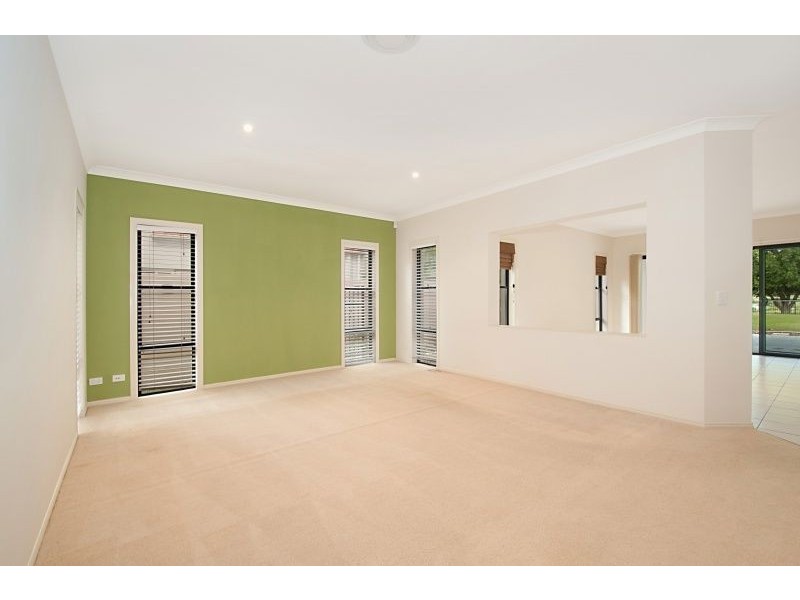 8390 Magnolia Drive East, Hope Island QLD 4212