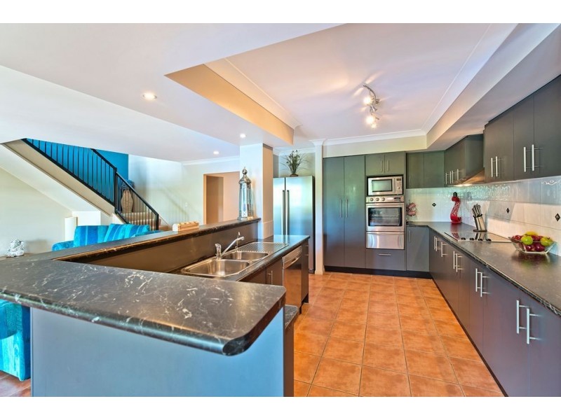 19 Dunnes Avenue, Hope Island QLD 4212