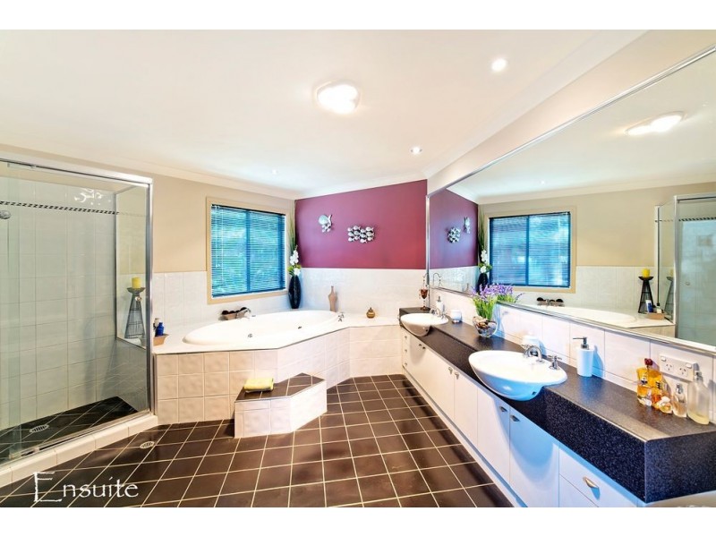 19 Dunnes Avenue, Hope Island QLD 4212