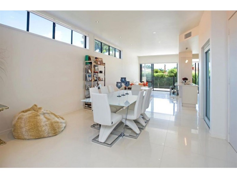 2/23 Abalone Avenue, Paradise Point QLD 4216