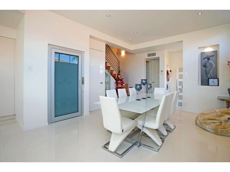 2/23 Abalone Avenue, Paradise Point QLD 4216