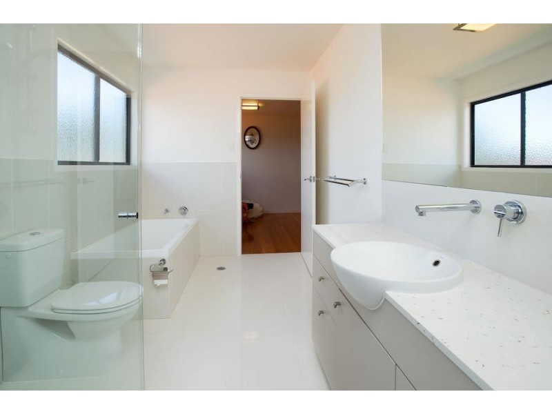 2/23 Abalone Avenue, Paradise Point QLD 4216