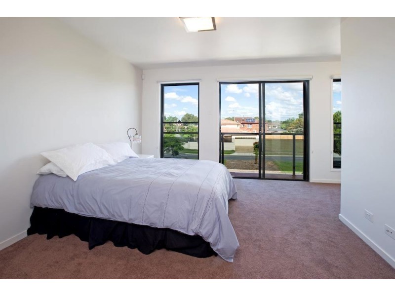2/23 Abalone Avenue, Paradise Point QLD 4216
