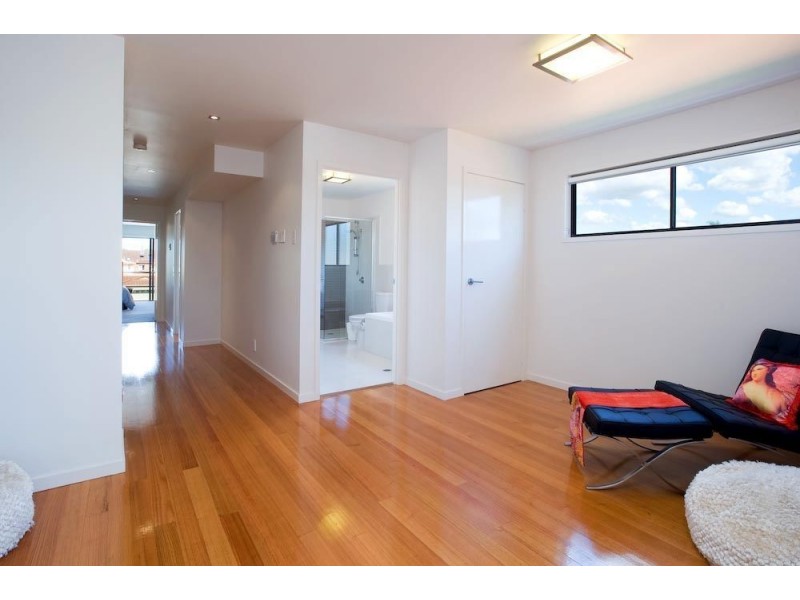 2/23 Abalone Avenue, Paradise Point QLD 4216