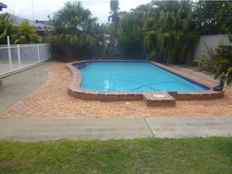 8 Waitomo Street, Broadbeach Waters QLD 4218