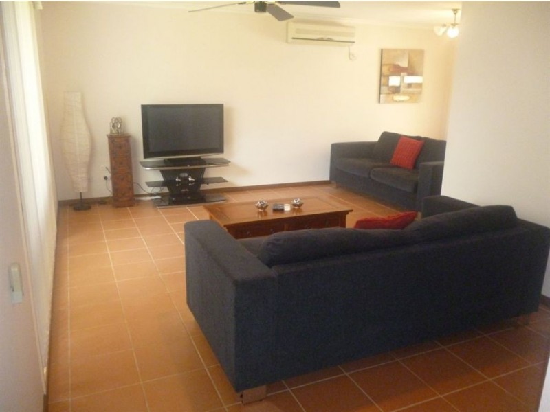 8 Waitomo Street, Broadbeach Waters QLD 4218