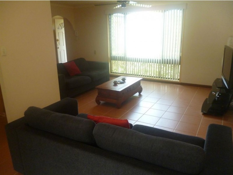 8 Waitomo Street, Broadbeach Waters QLD 4218