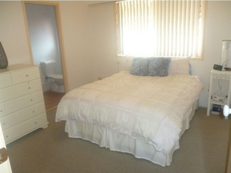 8 Waitomo Street, Broadbeach Waters QLD 4218