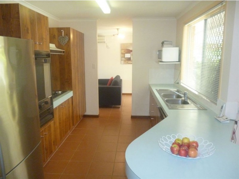 8 Waitomo Street, Broadbeach Waters QLD 4218