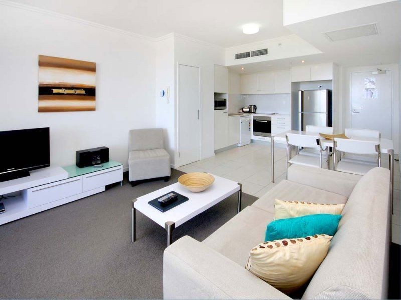 25 Surf Parade, Broadbeach QLD 4218