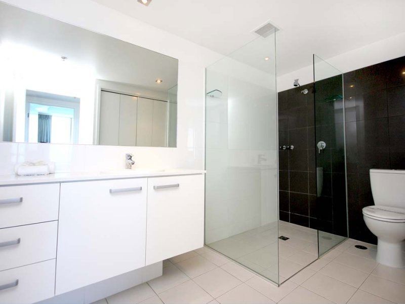 25 Surf Parade, Broadbeach QLD 4218
