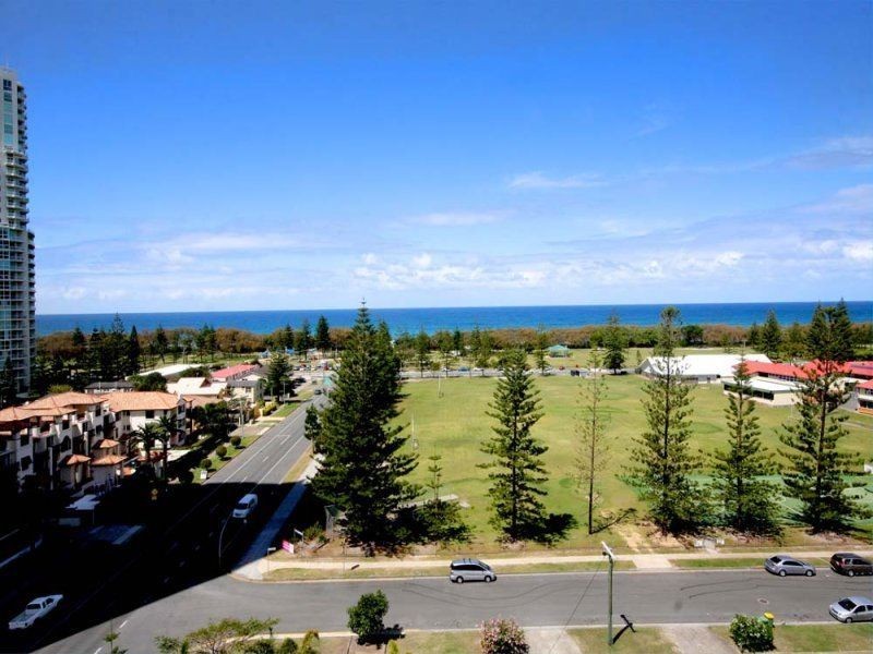 25 Surf Parade, Broadbeach QLD 4218