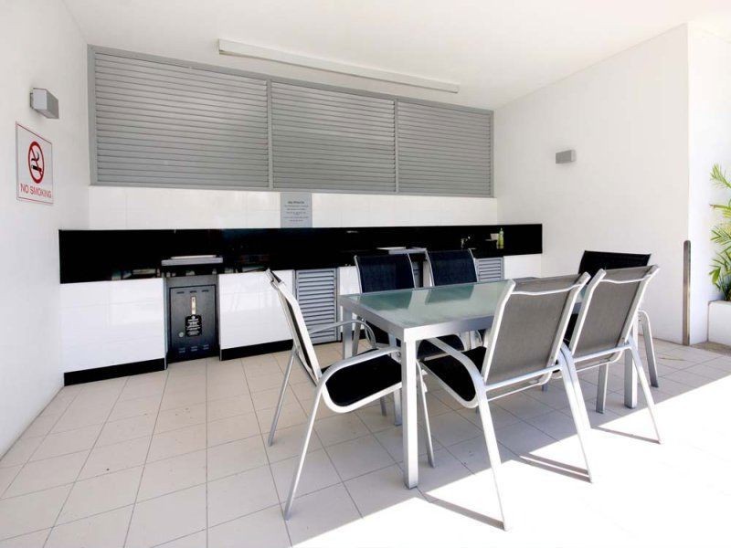 25 Surf Parade, Broadbeach QLD 4218