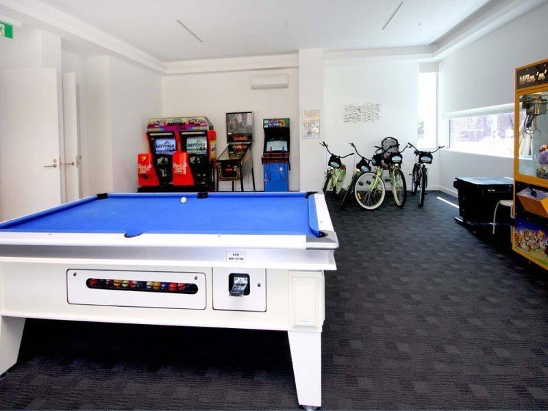 25 Surf Parade, Broadbeach QLD 4218