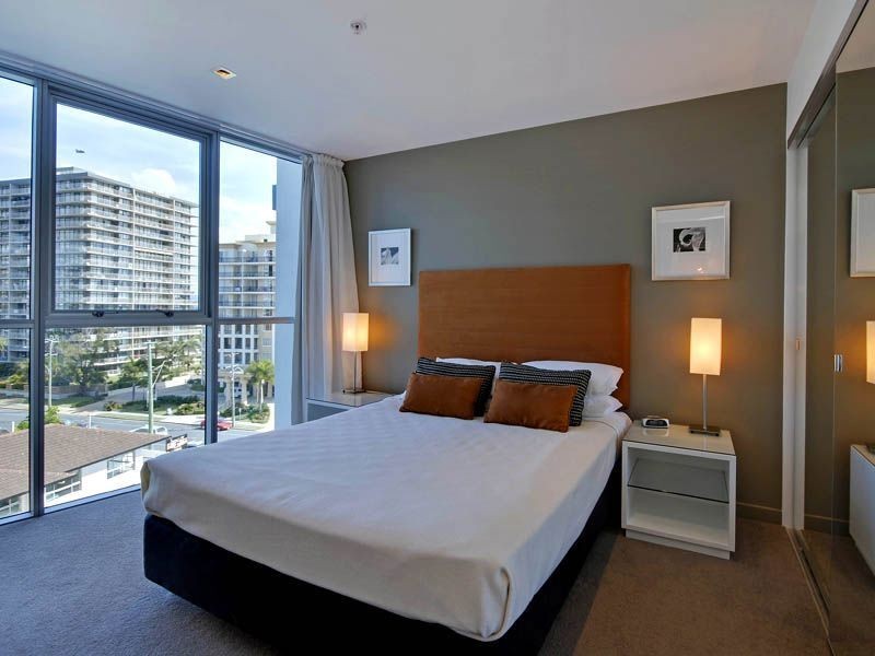 18 Enderley Avenue, Surfers Paradise QLD 4217