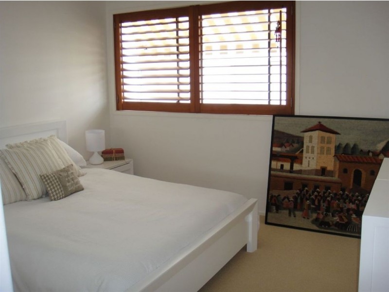6 Peerless Avenue, Mermaid Beach QLD 4218