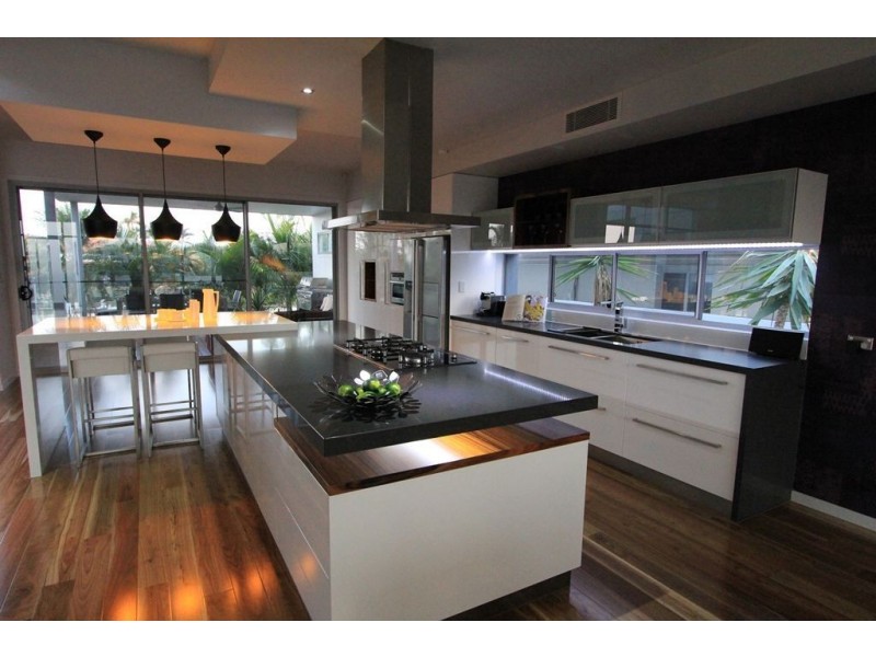 11 Cristobel Court, Broadbeach Waters QLD 4218