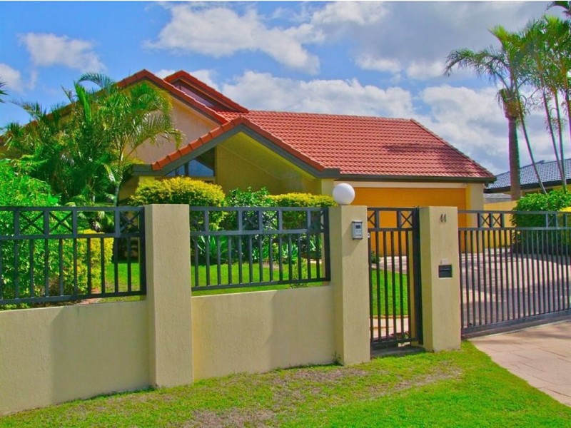 44 Santa Cruz Boulevard, Clear Island Waters QLD 4226