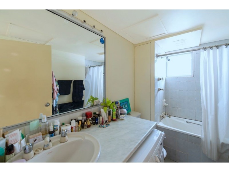 2 Barney Street, Southport QLD 4215