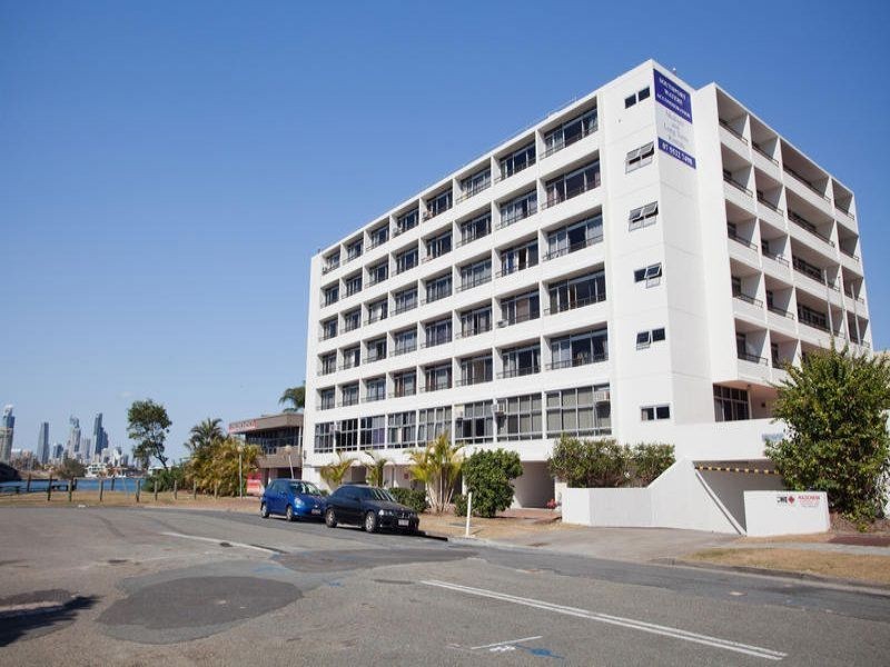 2 Barney Street, Southport QLD 4215