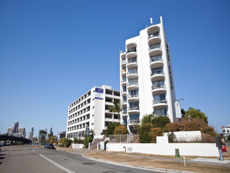 2 Barney Street, Southport QLD 4215