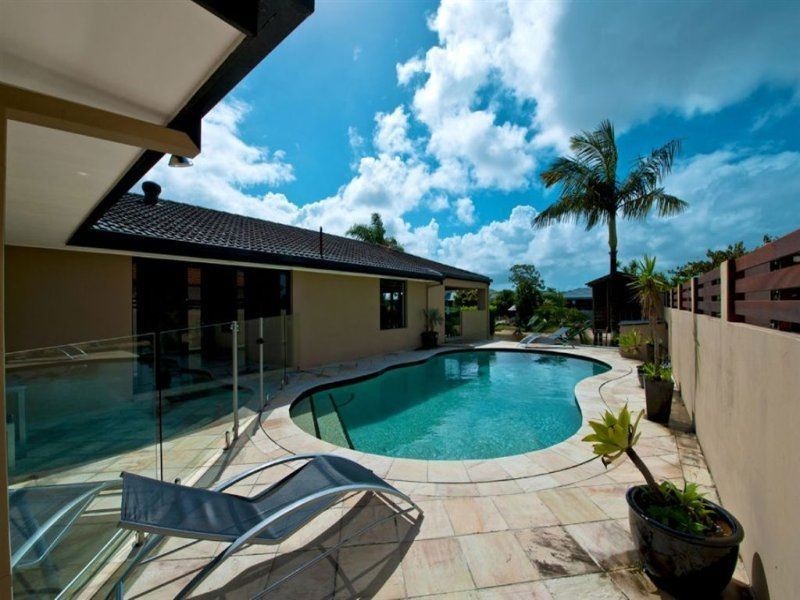 11 Cypress Drive West, Broadbeach Waters QLD 4218
