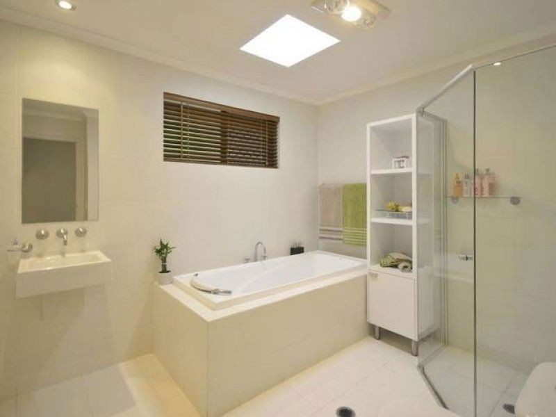 11 Cypress Drive West, Broadbeach Waters QLD 4218