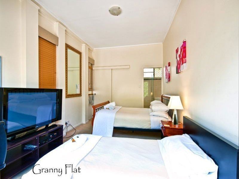 61 River Crescent, Broadbeach Waters QLD 4218