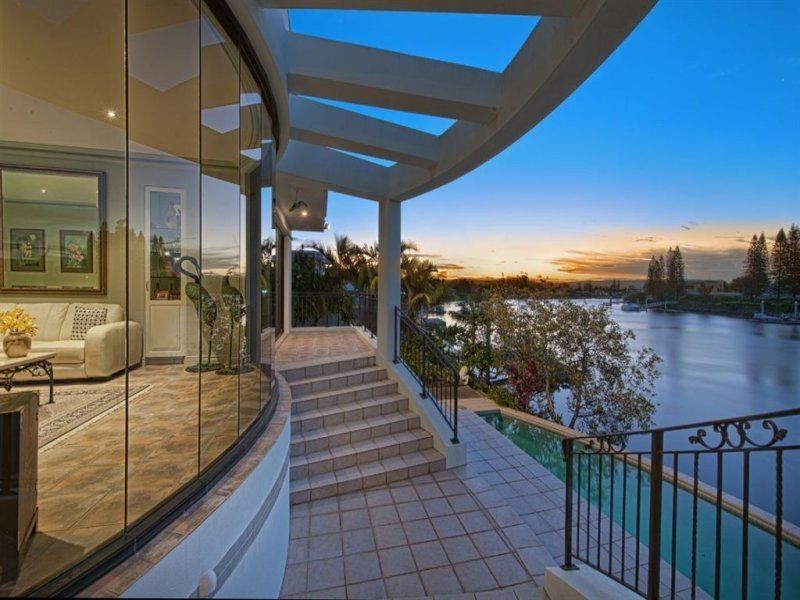 9 Ipsley Drive, Broadbeach Waters QLD 4218