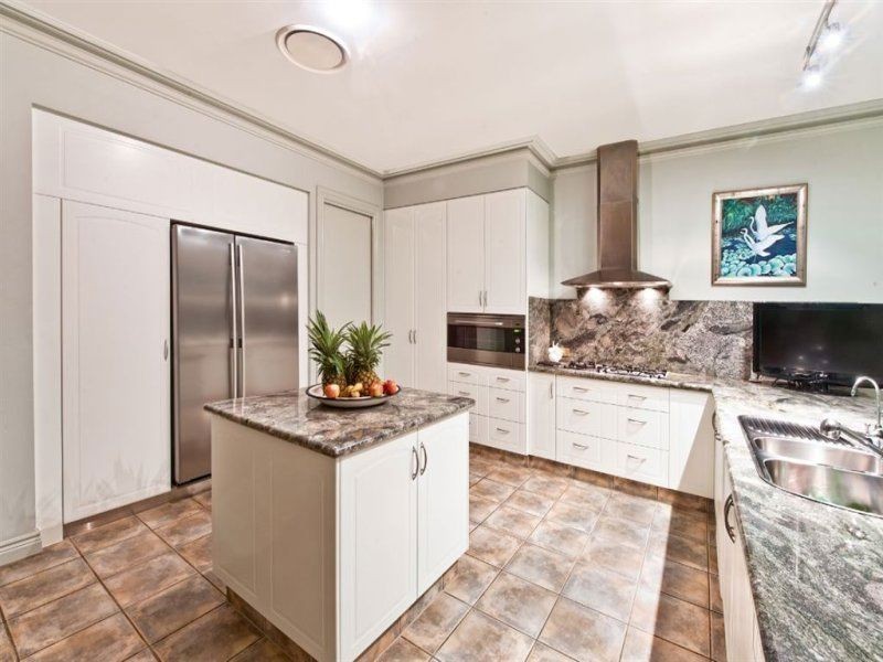 9 Ipsley Drive, Broadbeach Waters QLD 4218