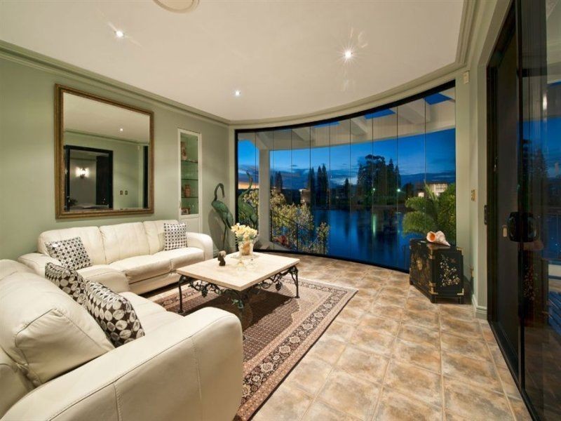 9 Ipsley Drive, Broadbeach Waters QLD 4218