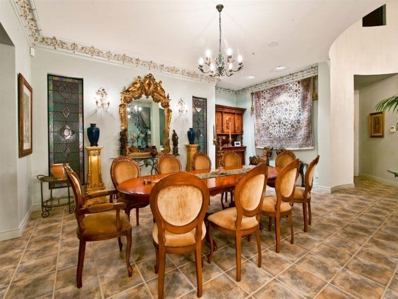 9 Ipsley Drive, Broadbeach Waters QLD 4218