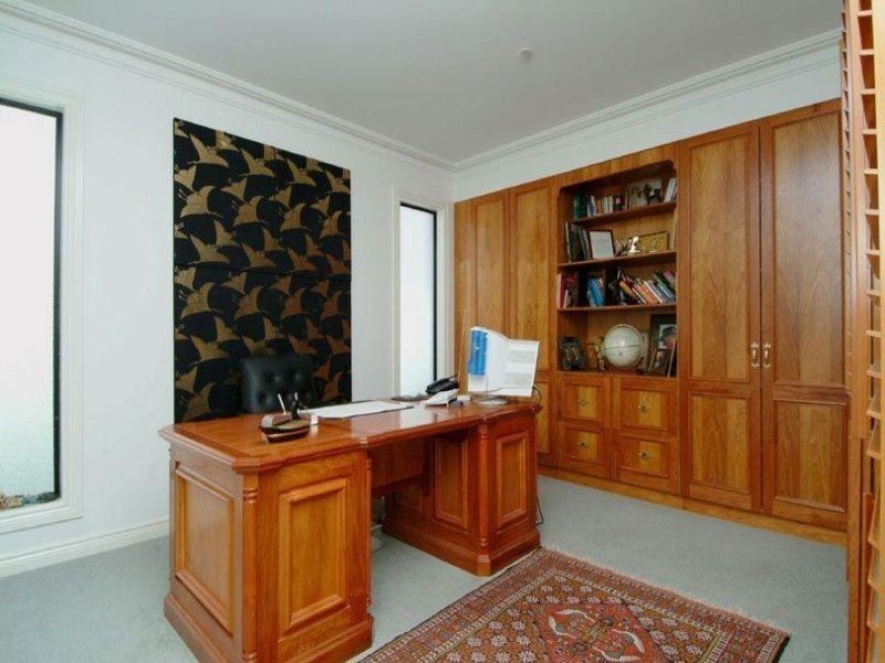 9 Ipsley Drive, Broadbeach Waters QLD 4218