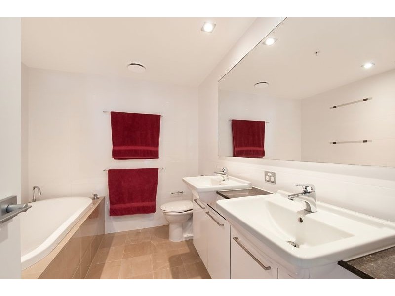 22 Surf Parade, Broadbeach QLD 4218