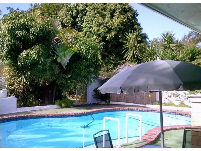 20 Savoy Drive, Broadbeach Waters QLD 4218